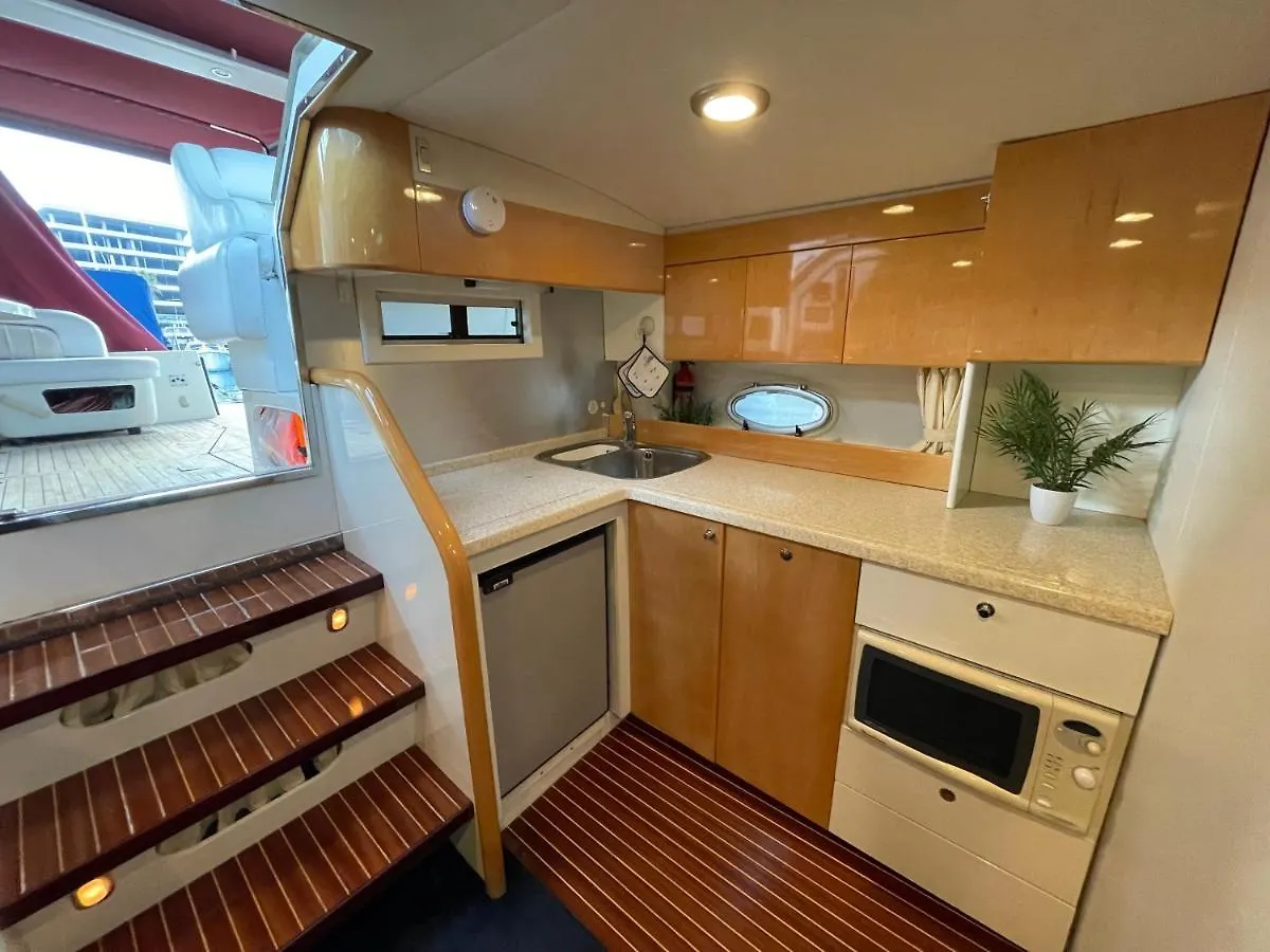 Cozy Yacht Lodge In Barcelona With Boat Tour Option 圣阿德里安-德贝索斯 0*,