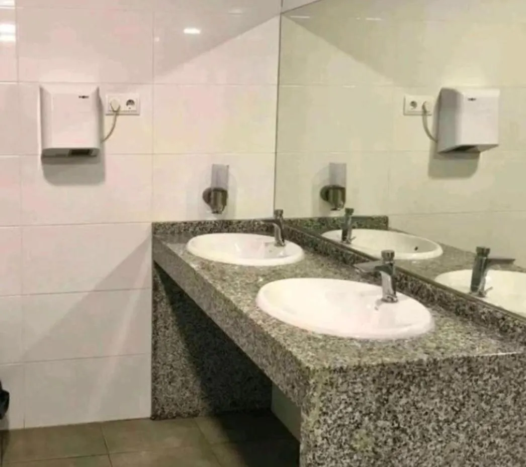 Cozy Yacht Lodge In Barcelona With Boat Tour Option 圣阿德里安-德贝索斯 0*,  西班牙