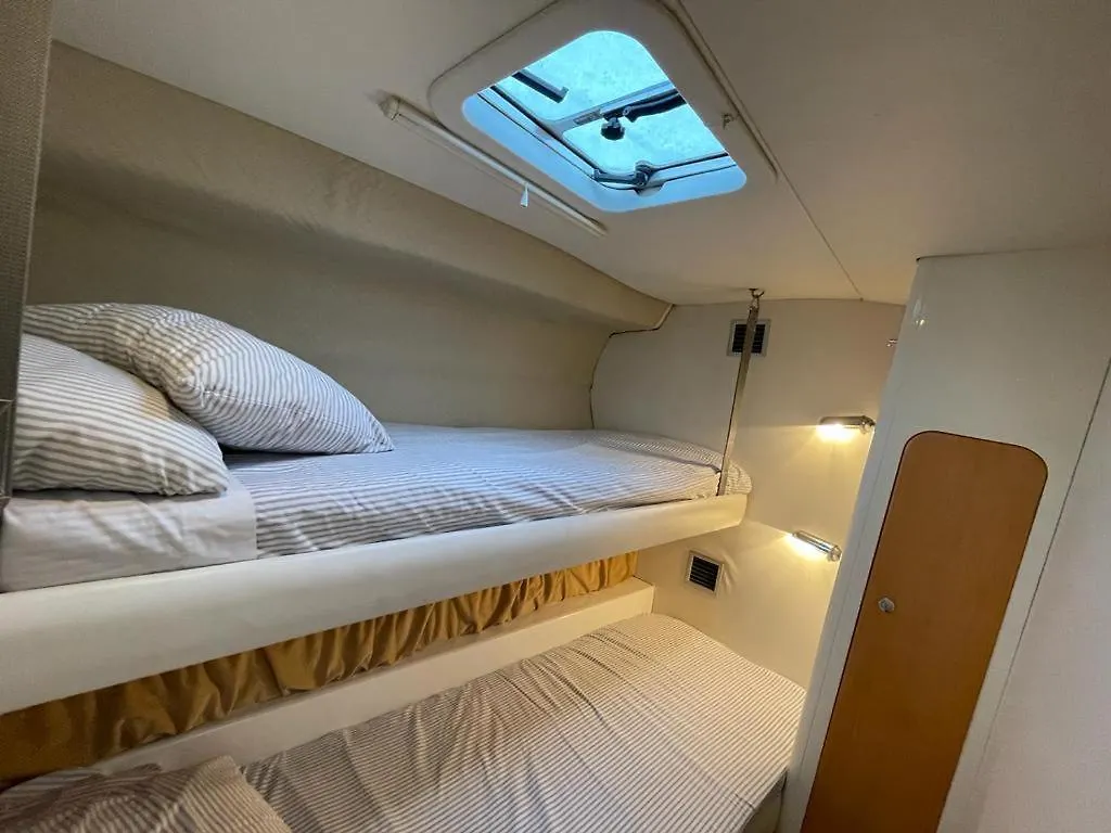 보트호텔 Cozy Yacht Lodge In Barcelona With Boat Tour Option 산트 아드리아 데 베소스 스페인